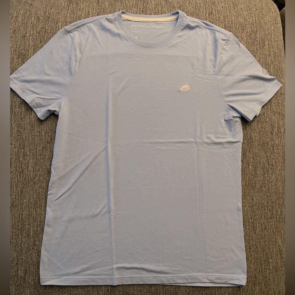 Banana Republic size M baby blue T shirt. Perfect condition worn once